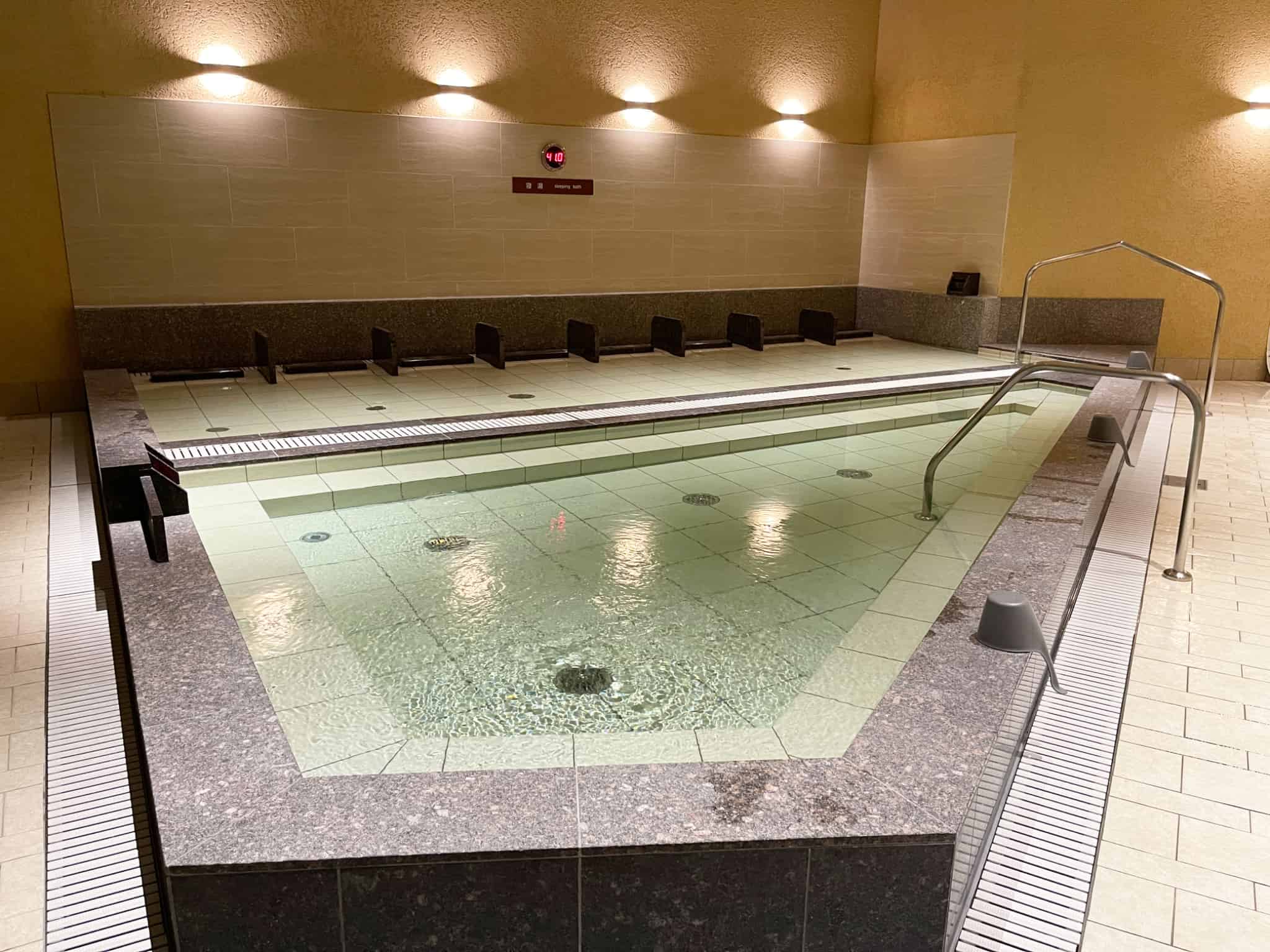 寝湯（ドイツエリア）