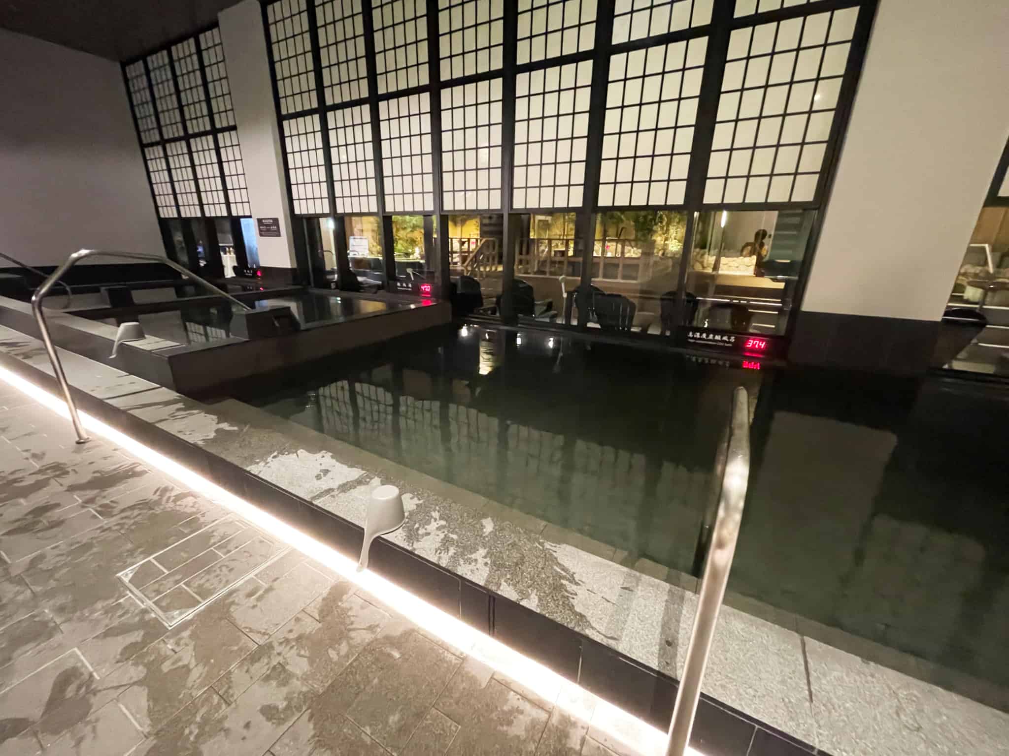 高濃度炭酸風呂や超熱湯など、さまざまなお風呂が楽しめます