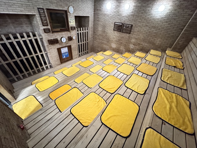 高濃度炭酸泉や広々サウナを備えた内湯