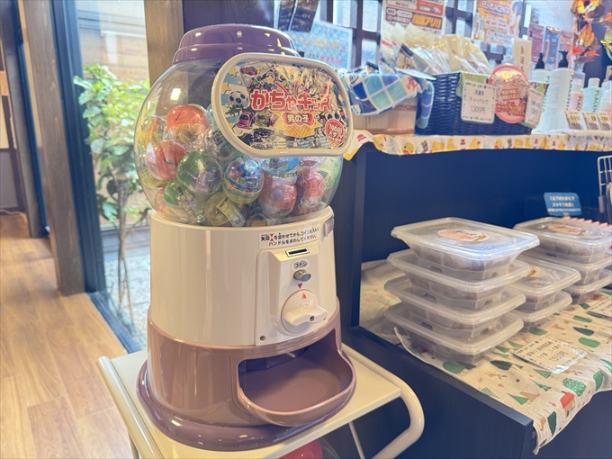 お休み処にリラクゼーション、カットサロンなど、そのほかの施設も充実