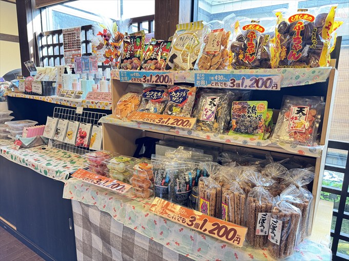 お休み処にリラクゼーション、カットサロンなど、そのほかの施設も充実