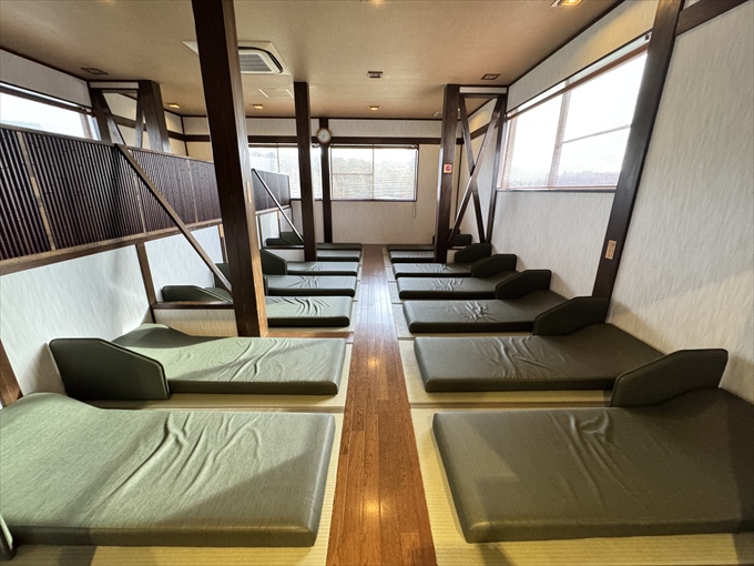 お休み処にリラクゼーション、カットサロンなど、そのほかの施設も充実