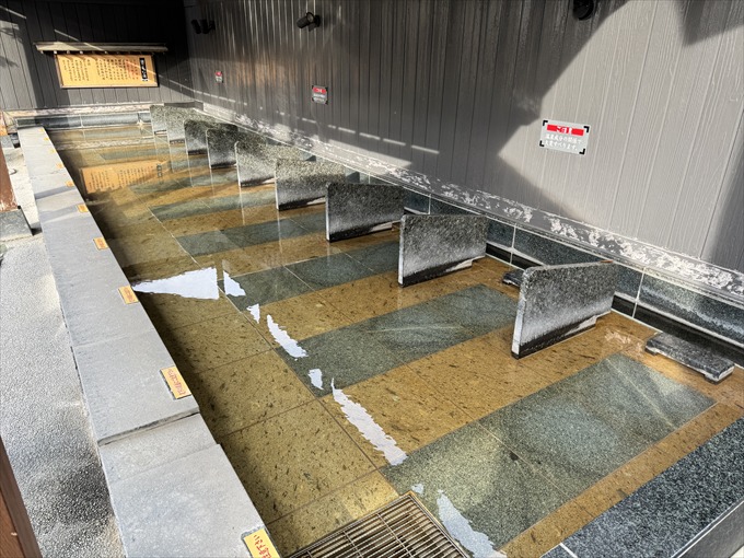 源泉かけ流しの「美肌の湯」が人気の露天エリア