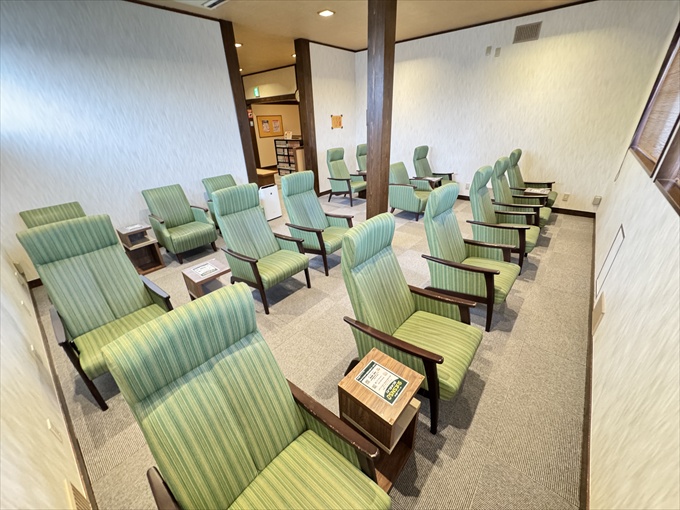 お休み処にリラクゼーション、カットサロンなど、そのほかの施設も充実