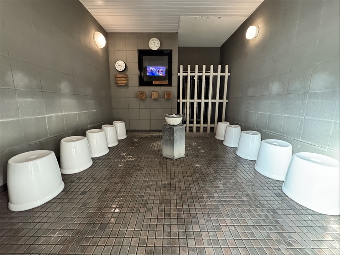 源泉かけ流しの「美肌の湯」が人気の露天エリア