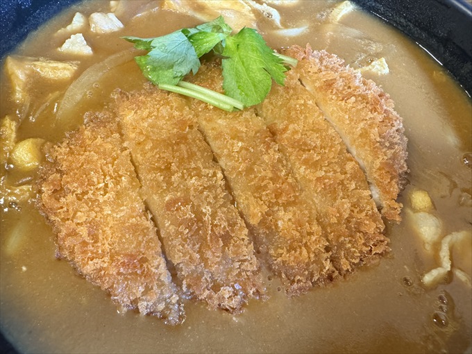 ヘルシー系からガッツリ系まで、メニュー充実の食事処