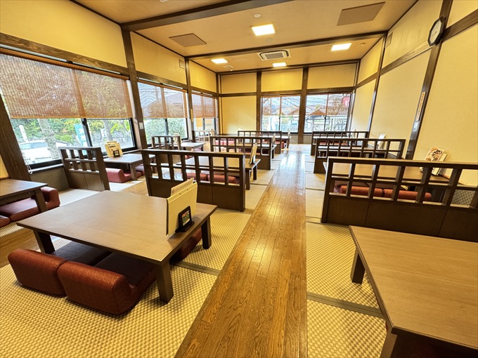 ヘルシー系からガッツリ系まで、メニュー充実の食事処