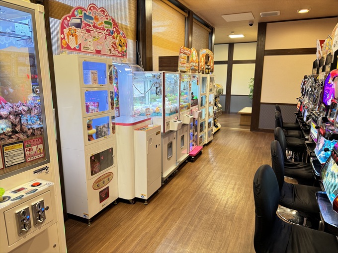 お休み処にリラクゼーション、カットサロンなど、そのほかの施設も充実