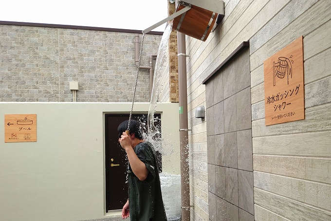 冷水ガッシングシャワー