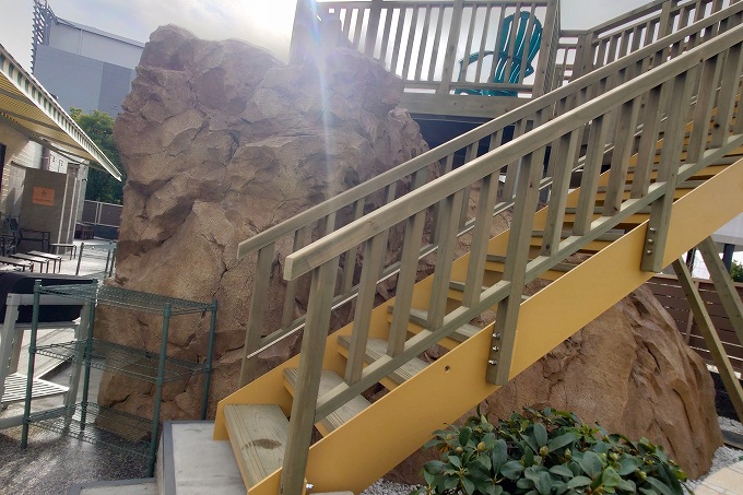 ウェルネスガーデンの階段