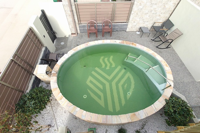 上から見たプール