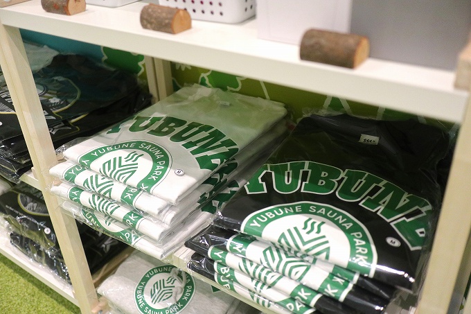 YUBUNE SAUNA PARKのロゴ入りウェア