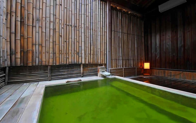 翠玉の露天風呂