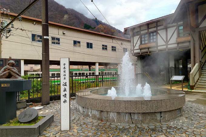 宇奈月温泉駅前の温泉噴水