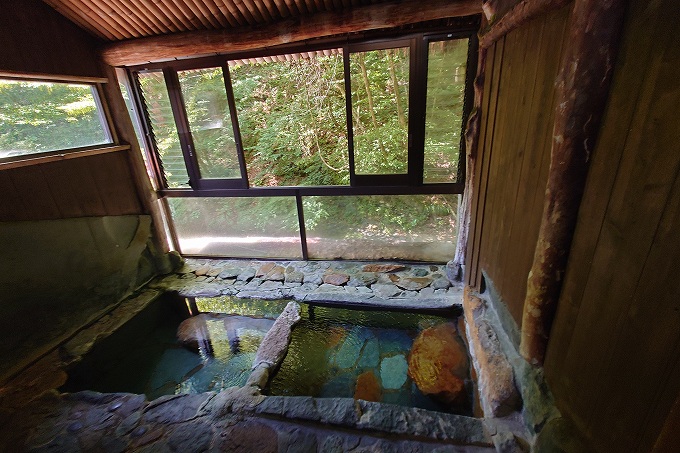 中生館の混浴内湯