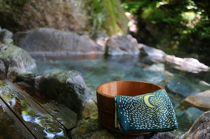 中生館の混浴露天風呂「かじかの湯」