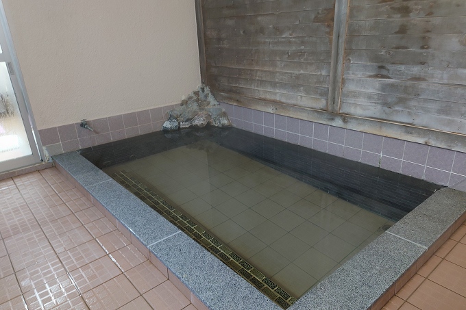 平舘不老ふ死温泉の浴室