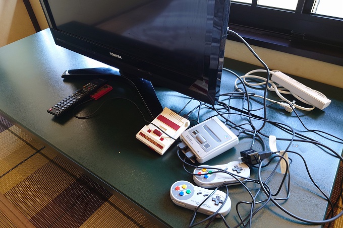 有料半個室のゲーム機コントローラー