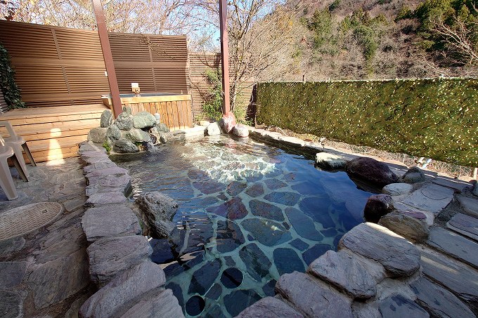 女湯の天然温泉露天風呂