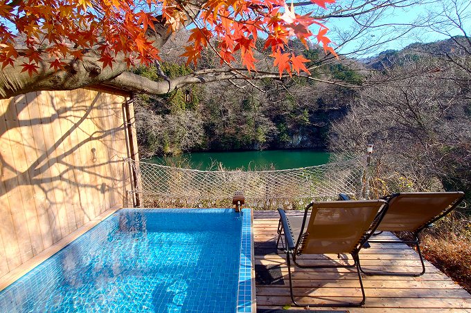 鬼怒川の絶景をのぞむ水風呂