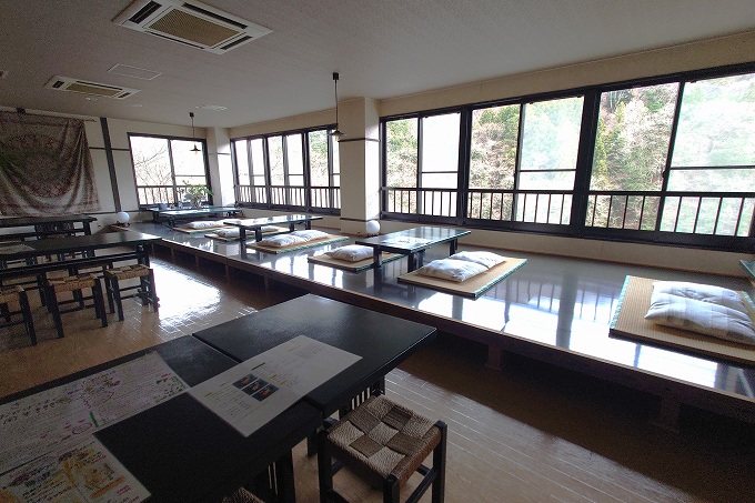 さぷらすの食事処