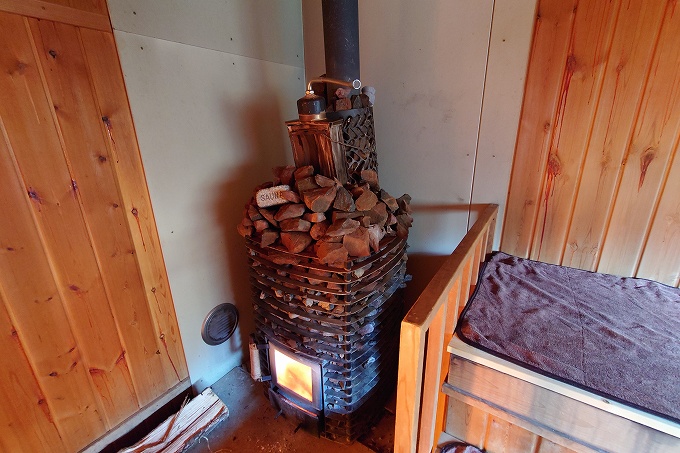 薪サウナのストーブ