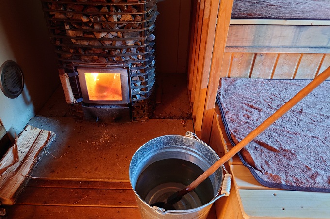 薪サウナはセルフロウリュ可