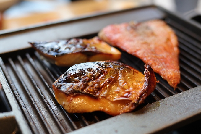 卓上で焼く干物