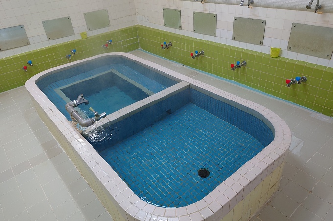 日の出湯の浴槽