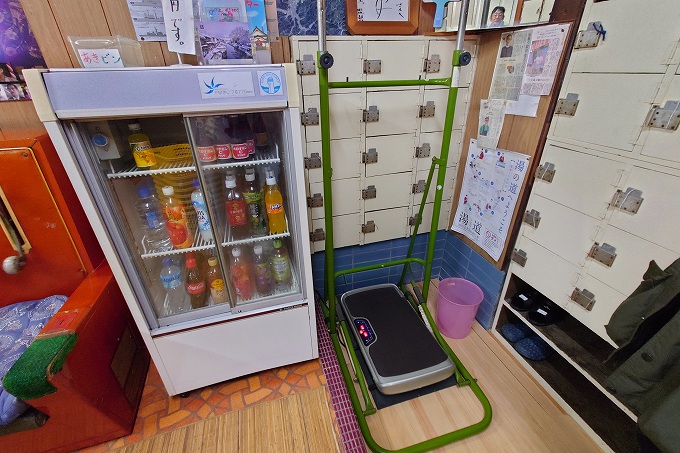 冷蔵庫とエクササイズマシン