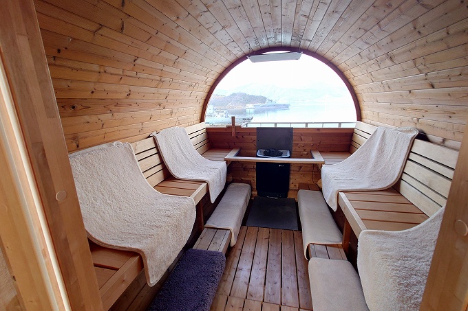 バレルサウナ内