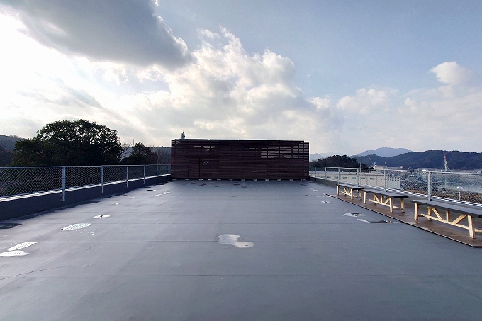 アティックの2階屋上