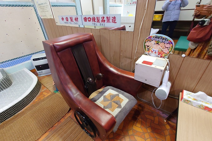 マッサージチェアとドライヤー