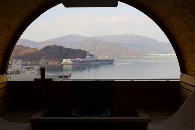 バレルサウナから見る舞鶴港