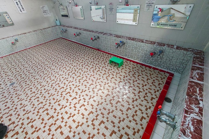 洗い場と床のタイル