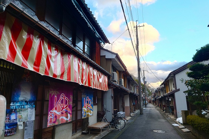 日の出湯の外観