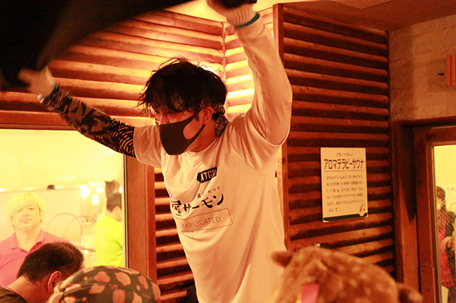 安定の風送りに乗せ、「足跡」を振り返る口上で心を揺さぶった熱ごり