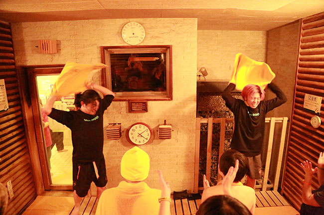 100面のサイコロが出した「60」の目に従い、全力で60回連続熱波を披露