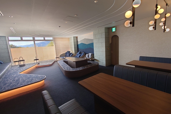 プレイラウンジ