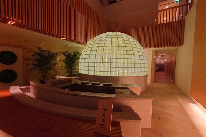 足湯とヒーリングドーム