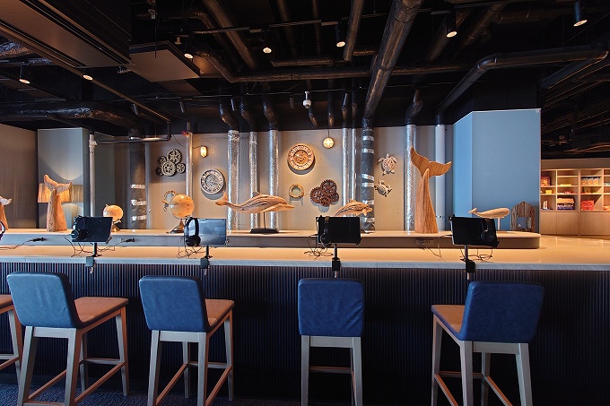 海の寝ころびラウンジのカウンター