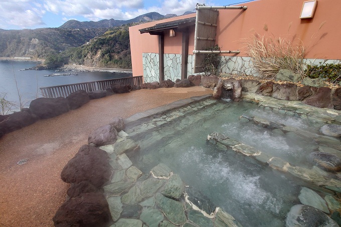 露天の寝湯ジャグジー