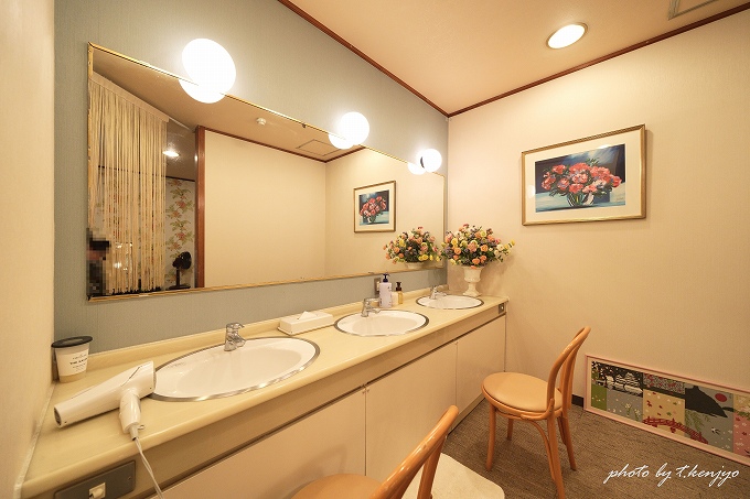 パウダールーム