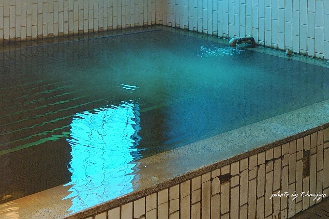 浴室奥にある大浴槽