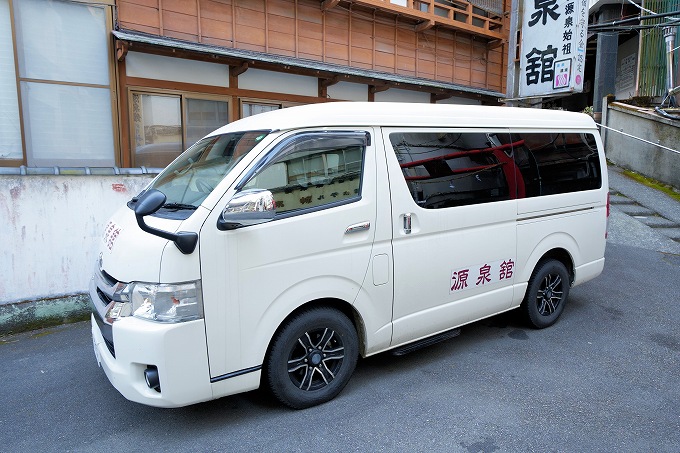 宿の送迎車