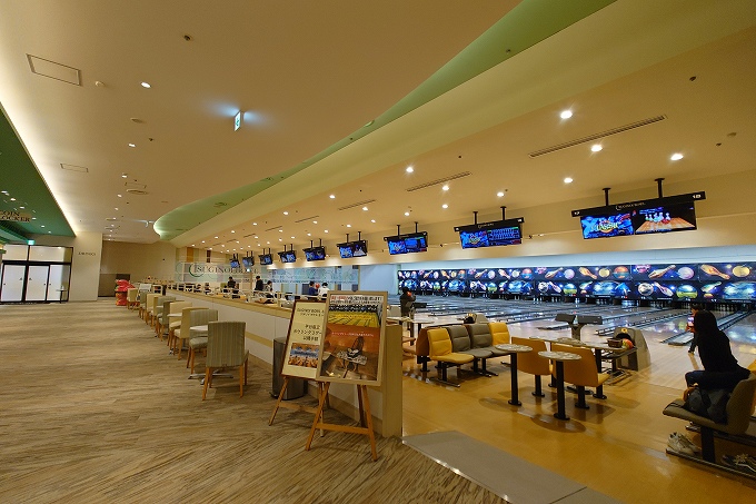 SUGINOI BOWL & PARKのボウリングレーン