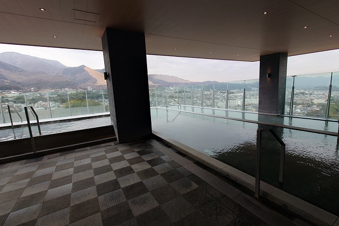 宙湯の男性露天風呂