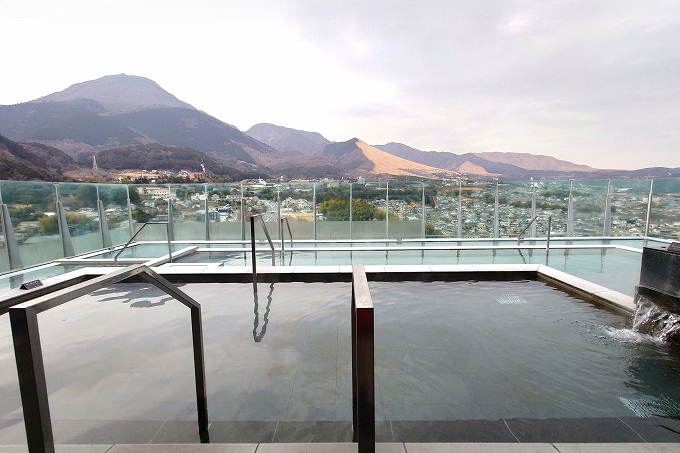 宙湯の男性露天風呂