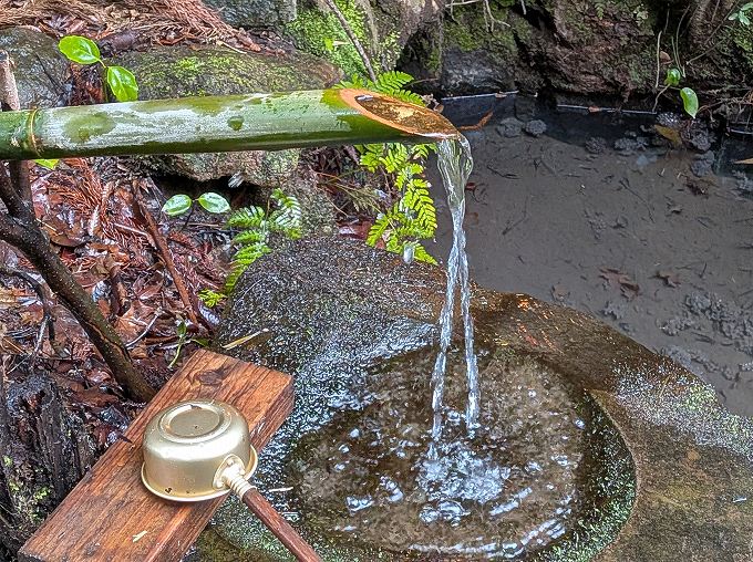 建物前にある飲泉