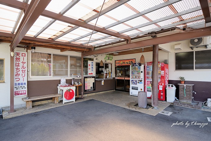 大衆風呂棟の玄関。家族風呂の受付はここで行います。